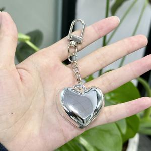 TEMU 1개 하트 모양 화장품 리필 가능 용기 (알루미늄 트레이 포함) - 아이섀도우, 립글로스, 네일 파우더, 크림 등 미니 메이크업 정리함 - 튼튼하고 휴대 가능한 디자인, 화이트/핑크/옐로우/블루/퍼플/실버/골든, 메이크업 보관