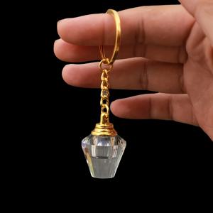 TEMU 1pc 우아한 미니 유리 향수 병 열쇠고리 - 휴대용, 재충전 가능, 금색 캡이 있는 사각형 디자인 - 여자 친구, 어머니 생일, 데이, 그녀에게 선물하기에 이상적인 선물 | 사각형 열쇠고리 | 우아한 유리 병