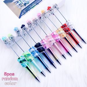 TEMU 5/2개 인기 있는 럭셔리 UV 글리터 그라데이션 비즈 라운드 볼펜 랜덤 헤어 DIY 펜 재료 키트, 인공 스틱온 꽃 선물 상자 포함, 축제 생일 창의 공예용