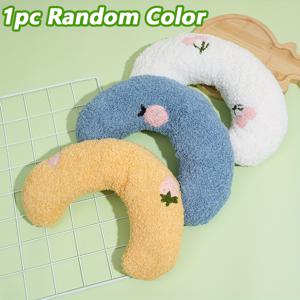 TEMU 1팩 소형견용 플러시 아치 도그 베개 - 노란색 & 파란색 카툰 디자인의 부드러운 폴리에스터 펫 침대, 강아지 목 지지 쿠션, 잠자리 포근한 이불 대체품, 재미있는 패턴, 내구성 있는 원단, 강아지 부모님을 위한 편안한 베개