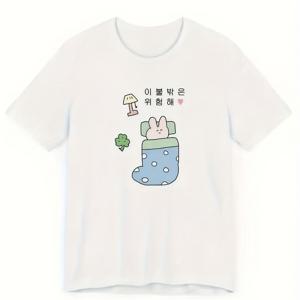 TEMU 여성용 화이트 캐주얼 티셔츠 - 침대에서 잠자는 토끼 그래픽이 있는 부드럽고 통기성 좋은 폴리에스터 탑, 가벼운 여름 일상 셔츠, 라운지 웨어, 기계 세탁 가능, 편안한 핏의 재미있는 프린트|반팔티|반팔티셔츠|반팔셔츠