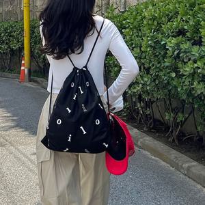 TEMU 여성용 블랙 체크 무늬 레터 프린트 드로스트링 백팩 - 소프트 쉘 경량 학교 가방, 학생 및 직장 & 여행용 캐주얼 커피백, 패딩 스트랩과 스냅 클로저가 있는 내구성 있는 디자인의 튼튼한 배낭|백팩|에코백