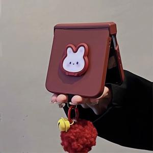 TEMU 체인 부착 솔리드 컬러 3D 토끼 스탠드 + 벨 볼 접이식 삼성 갤럭시 Z 플립 7, 갤럭시 Z 플립 6, 갤럭시 Z 플립 5, 갤럭시 Z 플립 4, 갤럭시 Z 플립 3 전용 폰 케이스, 핸즈프리 시청,모바일 액세서리,스타일리시 케이스,귀여운 폰 커버,가벼운 소재,플립 폰 홀더,패션 애호가,스마트폰 소유자