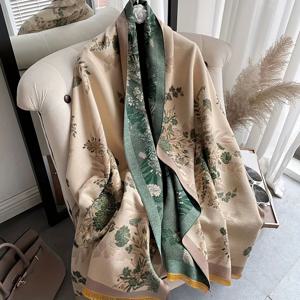 TEMU 여성용 우아한 플로럴 프린트 스카프 - 두꺼운 따뜻한 겨울 샤울, 블루 & 골드 액센트, 및 스타일리시 캐주얼 아웃팅, 손세탁 또는 드라이클리닝 가능, 겨울 패션 액세서리, 세련된 디자인, 부드러운 질감, 여성용 스타일리시/우아한 스카프, 밴다나