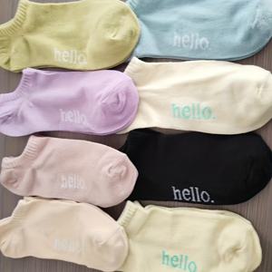 TEMU 8쌍 여성용 앵클 양말 - 우아한 레터링 프린트 (헬로) 크림 & 파스텔 컬러, 통기성 좋은 미끄럼 방지 리브드 탑, 사계절 캐주얼&포멀 웨어, 귀여운 스타일리시 디테일, 편안한 착용감