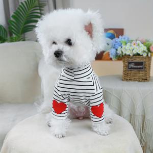 TEMU 데이 강아지 스웨터 - 빨간 하트 장식이 있는 흑백 , 겨울철 따뜻한 소형견용 풀오버, 휴일 사진 촬영을 위한 포근한 애완동물 의류, 로맨틱 스타일, 부드러운 원단 소재