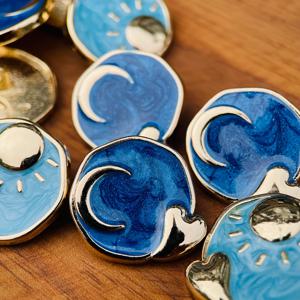 TEMU 23mm 장식용 메탈 생크 버튼 - 블루 글레이즈 & 골드 액센트, 하트 & 태양/달 디자인, 코트, 모자, 스카프, 바지, 가방 및 홈 텍스타일에 완벽, 장식 버튼 | 하트 디자인 버튼 | 메탈 생크 버튼, 버튼 장식