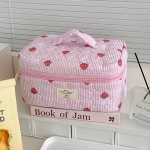 TEMU 여성을 위한 핑크 줄무늬 딸기 코인 지갑 - 가벼운 접이식 지퍼 지갑, 대용량, 휴대용 다기능 키, 메이크업 및 필수품 정리함, 봄 축제 및 데이 선물, 지갑 접이식, 키 보관함, 재미있는 디자인, 내구성 있는 폴리에스테르