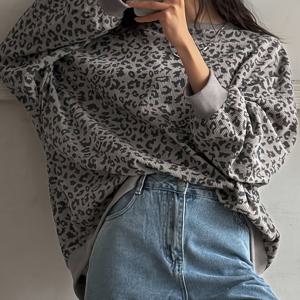 TEMU 여성용 프린트 루즈핏 스웨트셔츠 - 캐주얼 크루 넥, 긴 소매, 사계절용 탑, 대조적인 칼라, 갈색 & 검정 동물 프린트 디자인, 캐주얼 착용| 프린트 탑|편안한 핏
