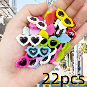 TEMU 22개 미니 패션안경 수지 참 - 멀티컬러 하트 & 라운드렌즈, 블랙프레임, DIY 공예용 Pastel & Vibrant Color의 귀여운 장식품과 내구성 있는 수지 액세서리