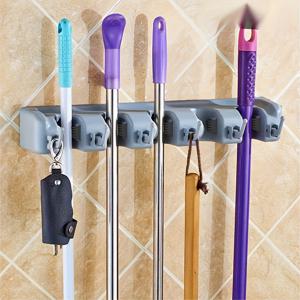 TEMU 1개 다기능 플라스틱 걸레 및 빗자루 홀더, 벽걸이 수납 정리대, 5개의 클립과 후크가 있는 홈 및 욕실용, 걸레, 빗자루, 먼지통 및 우산을 위한 공간 절약 디자인, 내구성 있는 플라스틱 소재, 안전한 녹색 스트랩으로 쉬운 설치, 작은 공간에서 청소 도구 정리에 완벽, 빗자루 및 걸레 정리대