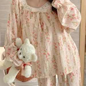 TEMU 로얄 스타일 플로럴 폴리에스터 파자마 세트, 레이스 트림과 리본 디테일, 스퀘어 넥 긴팔 상의와 긴 바지, 편안한 스트레치 원단 폴리에스터 95% 엘라스테인 5%, 가을/겨울 컬렉션 스타일 잠옷|잠옷|파자마