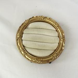 TEMU 1개 우아한 골드 & 베이지 주얼리 링 디스플레이 트레이 - 복잡한 꽃무늬 디자인의 라운드 ABS 레진, 반지, 팔찌, 귀걸이 & 목걸이용 베이지 펠트 배경 - 내구성 있는 주얼리 정리대, 주얼리 타워