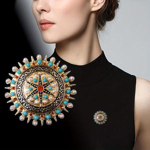 TEMU 1pc 레트로 코트 스타일 브로치 또는 꽃핀, 다이아몬드와 인조 진주가 장식된 우아한 합금 목걸이 핀, 스카프, 드레스, 코트, 가방에 다양하게 사용할 수 있는 액세서리 - 축제, 추수감사절, 모든 계절, 빈티지 럭셔리 스타일, 합금 메인 재질, 스카프 장식, 추수감사절 선물에 이상적인 선물입니다.