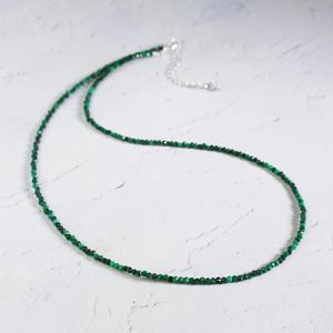 TEMU 1개 천연 말라이트 목걸이 - 깊은 녹색 면처리 비즈, 여성용 레이어드 체인 주얼리, 일상 및 공식 행사용, 생일, 기념일, 특별한 날을 위한 우아한 선물, 내구성 있는 천연석 목걸이, 다용도 액세서리, 스타일, 광택 마감, 피스, 패션 애호가용, 쥬얼리, 목걸이, 체인, 에메랄드 목걸이, 블루 터키석 팔찌