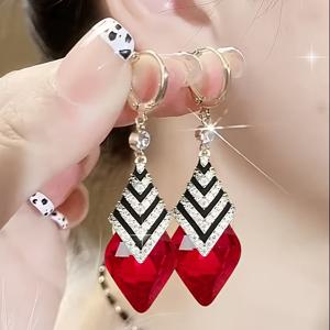 TEMU 여성용 우아한 기하학적 로마스 귀걸이 - 저자극성 구리 포스트, 레드 & 클리어 합성 지르코니아 주얼리, 일상 및 공식 행사용 빈티지 모던 드롭 귀걸이, 파티, 사무실, 선물용 럭셔리 주얼리, 세련된 디자인, 고품질 공예, 패션 액세서리, 고급스러운 디자인이 있는 선물 쇼퍼