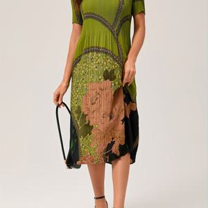 TEMU 플러스 사이즈 - 플러스 사이즈 여름 플리츠 꽃 드레스 - 짧은 소매, 크루 넥, 생생한 녹색 및 갈색 꽃 무늬가 있는 우아한 미디 드레스, 캐주얼한 외출, 캐주얼한 의상에 적합합니다. | 꽃 무늬 드레스 | 신축성 있는 소재