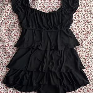 TEMU 여성용 블랙 5단 러플 스퀘어 넥 무릎 길이 드레스 - 루즈핏 플레어 스커트, 세탁기 사용 가능 중간 신축성 캐주얼~세미포멀 올시즌 드레스, 귀여운 스커트, 레이어드 스타일