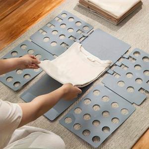 TEMU 조절 가능한 플라스틱 의류 접이 보드 - 빠르고 편리한 가정용 세탁 보관 상자, 효율적인 의류 보관을 위한 다중 구멍이 있는 파란색 셔츠 폴더, 가정 조직을 위한 다기능 세탁실 액세서리, 11개의 휴일을 위한 완벽한 선물 선택.