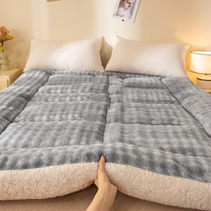 TEMU 1개 겨울용 플러시 침대 매트리스 토퍼 - 두꺼운 젤 인퓨즈드 메모리폼 같은 편안함, 접이식 & 세탁기 사용 가능한 부드럽고 따뜻한 침대 커버, 성인용, 여행, 호텔 - 눌림 없고 색이 바래지 않는 커버, 매트리스, 접이식 침대
