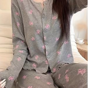 TEMU 여성용 우아한 나비 프린트 세트 - 부드럽고 통기성 좋은 연한 베이지색 친화적인 긴팔 탑 & 바지, V넥, 단추 디테일, 봄 & 가을에 완벽, 아늑한 홈웨어, 나비 프린트 파자마|잠옷|파자마