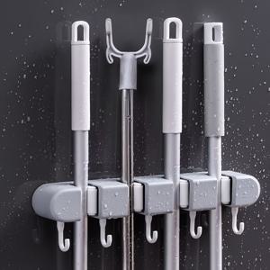 TEMU 강력한 접착제로 공간을 절약하는 벽걸이형 걸레 및 솔대가 있는 플라스틱 보관함, 욕실 정리용, 드릴링이 필요하지 않습니다. 탄성 실리콘 클립 - 가정 청소 필수품에 이상적, 벽걸이형 보관함 | 현대 벽걸이형 보관함 | 내구성 있는 플라스틱 보관함