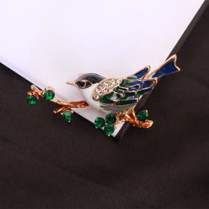 TEMU 1개 귀여운 날아다니는 벌새 합금 브로치 - 그린 젬스톤 장식, 캐주얼 의상 & 크리스마스 선물용 디자인, 코트·가방·모자 다용도 액세서리