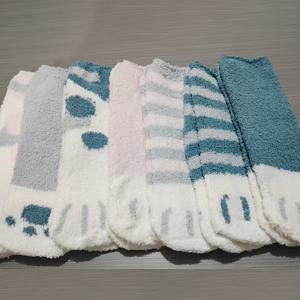 TEMU 7 켤레 만화 고양이 발톱 무늬 퍼지 슬리퍼 양말 - 여성용 미드 송아지 아늑한 잠옷 양말, 플러시 니트 원단, 폴리에스테르 및 스판덱스 블렌드, 손세탁 가능 - 다양한 색상