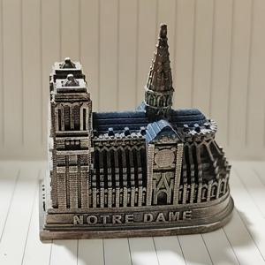 TEMU 1개 노트르담 대성당 파리 모델 조각 - 사무실, 집 및 책장 디스플레이용 정교한 레진 프랑스 랜드마크 복제품 - 다용도 실내/외 장식, 이상적인 새해 선물 및 문화 여행 기념품, 파리 방 장식