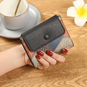 TEMU 2025 신상 여성용 슬림 지갑 - 스냅 클로저가 있는 컴팩트 더블폴 디자인, 기하학 프린트 카드 홀더 (라이트 브라운/레드/블랙) | 오일 엣지 마감 & 폴리에스터 안감 | 일상 및 공식 사용을 위한 화이트 구 제작, 전문 액세서리, 우아한 액세서리, 내구성 있는 스티칭|명함지갑