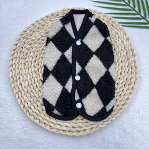 TEMU 봄과 가을을 위한 세련되고 트렌디한 패딩 가디건 조끼, 통기성이 뛰어나며 여름, 가을, 봄 동안 개와 고양이에게 편안함을 제공합니다. 가정과 여행에 적합하며 포메라니안, 몰티즈, 비숑 프리스, 포메라니안, 테디 개, 그리고 라그돌 고양이와 같은 개와 고양이가 착용할 수 있습니다.