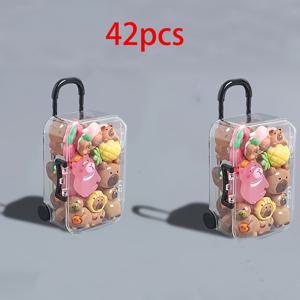 TEMU 42pcs 카피바라 선물 상자 세트 (40개 무작위로 섞인 카피바라 + 2개의 수하물) 빛나는 귀여운 만화 카피바라. DIY 수공예품, 휴대폰 케이스, 머리 액세서리, 귀걸이, 열쇠 체인, 수지 액세서리 만화 동물 [스탠드 및 선물에 가장 적합한 선택]