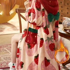 TEMU 1pc 여성용 포근한 기모 안감 코랄 플리스 잠옷 - 긴 딸기 프린트 후드 잠옷, 두꺼운 따뜻한 겨울 로브 (가을 & 겨울용), 귀여운 과일 & 채소 패턴, 성인용으로 완벽, 포근한 홈웨어 | 발랄한 디자인 | 부드러운 질감, 잠옷, 여성 잠옷, 여성용 잠옷, 목욕 가운, 잠옷, 여성용 잠옷|샤워가운