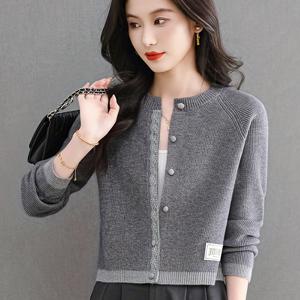 TEMU 겨울 숏 재킷 - 그레이 & 블랙 버튼 프론트 가디건 스웨터 코트, 루즈핏 칼라 가슴 포켓, 핸드워시 가능한 가을/겨울 레이어링 아우터 (캐주얼 & 프로페셔널)