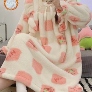 TEMU 여성용 플러시 플로킹 딸기 플란넬 파자마 드레스 - 겨울용 따뜻한 긴팔 나이트가운, 딸기 패턴, 포근한 플란넬 수면복, s 사이즈, 귀여운 핑크/화이트/레드 라운지웨어 (세탁기 사용 가능) - 벨트/타이 클로저 없음