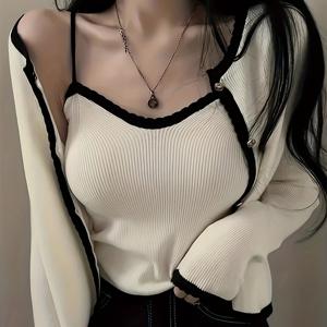 TEMU 한국인들이 자주 사는 한국 스타일의 봄/가을 니치 다용도 블랙 & 대비 컬러 슬림핏 숏 캐미솔 + 긴팔 스웨터 재킷 메탈 버클 작은 우아한 스타일 가디건 여성용 투피스 세트, 스타일리시한 의상 | 트렌디한 탑 | 모던 패션