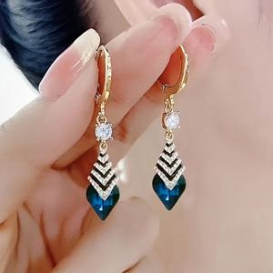 TEMU 여성용 우아한 기하학적 로마스 귀걸이 - 저자극성 구리 포스트, 레드 & 클리어 합성 지르코니아 주얼리, 일상 및 공식 행사용 빈티지 모던 드롭 귀걸이, 파티, 사무실, 선물용 럭셔리 주얼리, 세련된 디자인, 고품질 공예, 패션 액세서리, 고급스러운 디자인이 있는 선물 쇼퍼