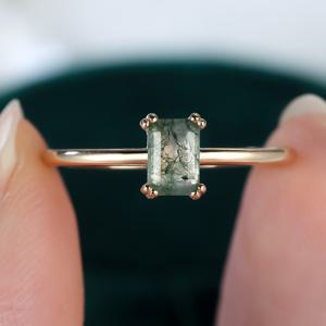 TEMU 여성용 1개 직사각형 천연 모스 아게이트 반지 - 골든톤 메탈 프로미스 링, 네 프롱 세팅, 캐주얼 복장 및 파티/휴가용 자연 영감 디자인 (랜덤 녹청색/녹색 톤), 파티 액세서리, 휴가 주얼리, 우아한 액세서리, 골드톤 쥬얼리