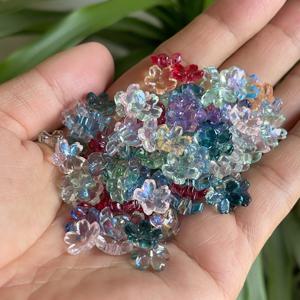 TEMU 180개 1cm/0.394인치 벚꽃 모양 유리 비즈, 더블 AB 컬러풀하고 매력적인 꽃 비즈, 선택된 패셔너블한 컬러풀 벚꽃 비즈, 팔찌, 귀걸이, 목걸이 및 공예품에 이상적. 비즈 조합