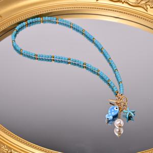 TEMU 바다 영감 세라믹 물고기 & 펜던트 목걸이, 4mm 합성 터키석 비즈와 골드톤 스페이서 - 여성을 위한 가벼운 해변 주얼리, 일상적인 여름 휴가 액세서리, 캐주얼 비치웨어, 수공예 디자인