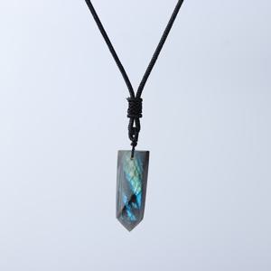 TEMU 1개 천연 래브라도라이트 펜던트 목걸이 - 조절 가능한 블랙 코드, 블루 문스톤 기하학 패턴, 우아한 미니멀리스 칼라본 체인, 일상 및 휴일 선물용 (할로윈, 크리스마스, 추수감사절), 사계절 활용 가능한 주얼리, 축제 액세서리, 광택 마감, 크리스마스에 최적, 추수감사절에 완벽
