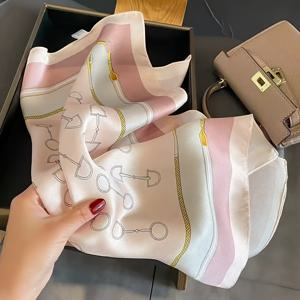 TEMU 여성용 우아한 말굽 버클 핑크 스퀘어 스카프 - 가벼운 새틴 소재, 핑크 프린트 패턴, 여름철 세련된 다목적 넥 액세서리