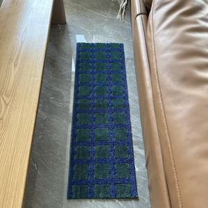 TEMU 홈버 플러시 마이크로화이버 러너 매트 - 미끄럼 방지, 세탁 가능, 빈티지 체크무늬 디자인의 진한 파랑 & 짙은 녹색, 부드럽고 흡수력 좋은 주방/욕실용 홈 데코 매트, 두 가지 사이즈, 우아한 매트, 고급스러운 느낌