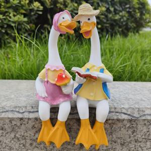 TEMU 매력적인 수지 오리 커플 조각 - 로맨틱한 독서 장면, 정원, 야외 정원 장식에 이상적, 데이 및 어머니의 날 선물, 정원 장식 | 재미있는 디자인 | 내구성 있는 야외 장식, 오리 장식