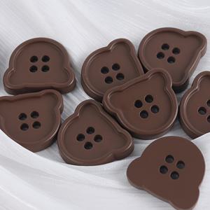 TEMU 8개입 17.5mm 귀여운 곰 모양 레진 버튼 - 초콜릿 & 사랑스러운 캐릭터 디자인, DIY 재봉틀용, 카디건 및 자켓 장식, 내구성 있는 공예용 버튼, 매끄러운 마감, 수제 소품, 손뜨개 애호가를 위한 독특한 포즈 8종 세트