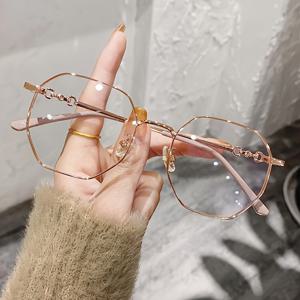 TEMU 2D 플랫 - 여성용 우아한 레트로 오각형 프레임 패션 안경 - 투명 렌즈, 골든 톤 금속 액센트, 가벼우면서 스타일리시한 데일리 웨어용, 남녀 공용 디자인, 패션 안경, 우아한 안경, 내구성 있는 안경