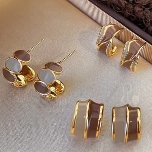 TEMU 3쌍의 심플하고 고급스러운 프렌치 레트로 스타일 라이트 럭셔리 기하학적 불규칙한 오일 드롭 디자인 고급 여성용 홍콩 스타일 일상 출퇴근 캐주얼 착용 패션 미니 가을과 겨울 귀걸이 세트, 여성용 스타일리시 귀걸이, 여성용 주얼리