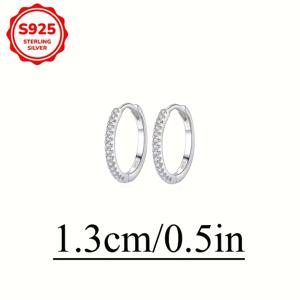 TEMU 925 스테인리스 실버 하이포알러겐성 귀걸이 1.54-2.54G/쌍, 아름다운 반짝이는 흰색 합성 지르코니아 세트가 있는 귀여운 둥근 호프 디자인, 우아하고 미니멀한 스타일을 위한 데이 선물에 적합, 일상 착용 및 생일 선물로 적합합니다.