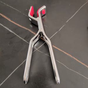 TEMU 내열성 패드가 있는 헤비듀티 스테인리스 스틸 버른 클램프 - 뜨거운 접시, 베이킹, 요리용 미끄럼 방지 주방 집게, 식기세척기 및 오븐 안전 - 가정, 레스토랑, 바베큐에 이상적 - 디쉬 클램프, BBQ 필수품, 인체공학적 핸들 디자인, 논슬립 그립 패드, 조리 도구, 내구성 있는 구조, 레스토랑 용품|식기세척기|식기세척기