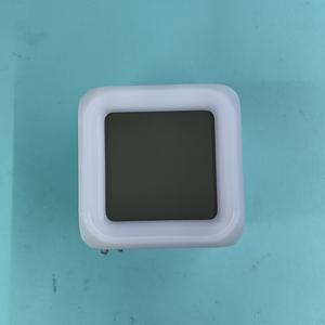 TEMU 1pc 사각형 디지털 알람 시계, 빛나는 손, 조용한 쿼츠 운동 및 달력 표시 - 귀여운 판타지 테마 야간 조명 시계, 침실, 거실, 사무실 - 배터리 작동 (AAA 포함되지 않음), 침실 액세서리, 우아한 디자인, 내구성 있는 플라스틱 바디